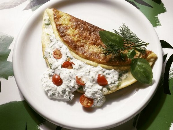 Herb omelette with quark filling & cherry tomatoes recipe